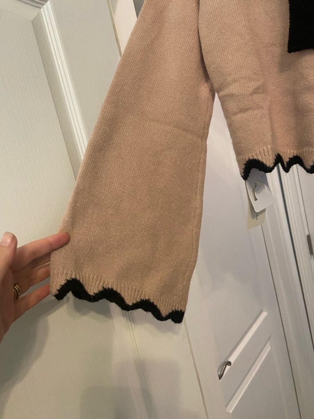Commense Contrast Wave Trim Bow Crop Sweater - Picture 7 of 7